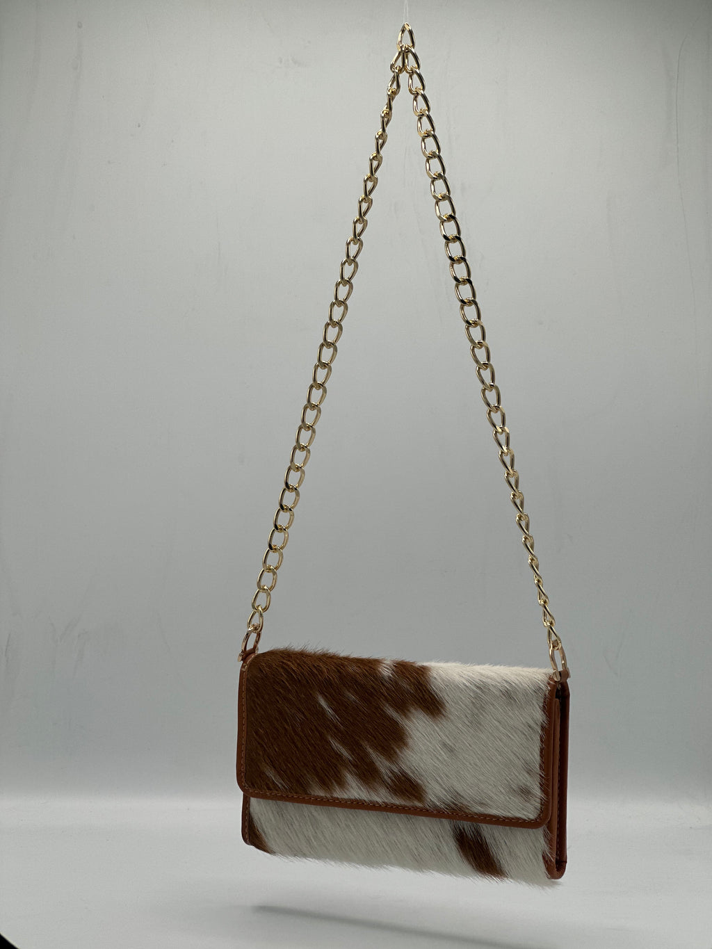 Brown hair on clutch