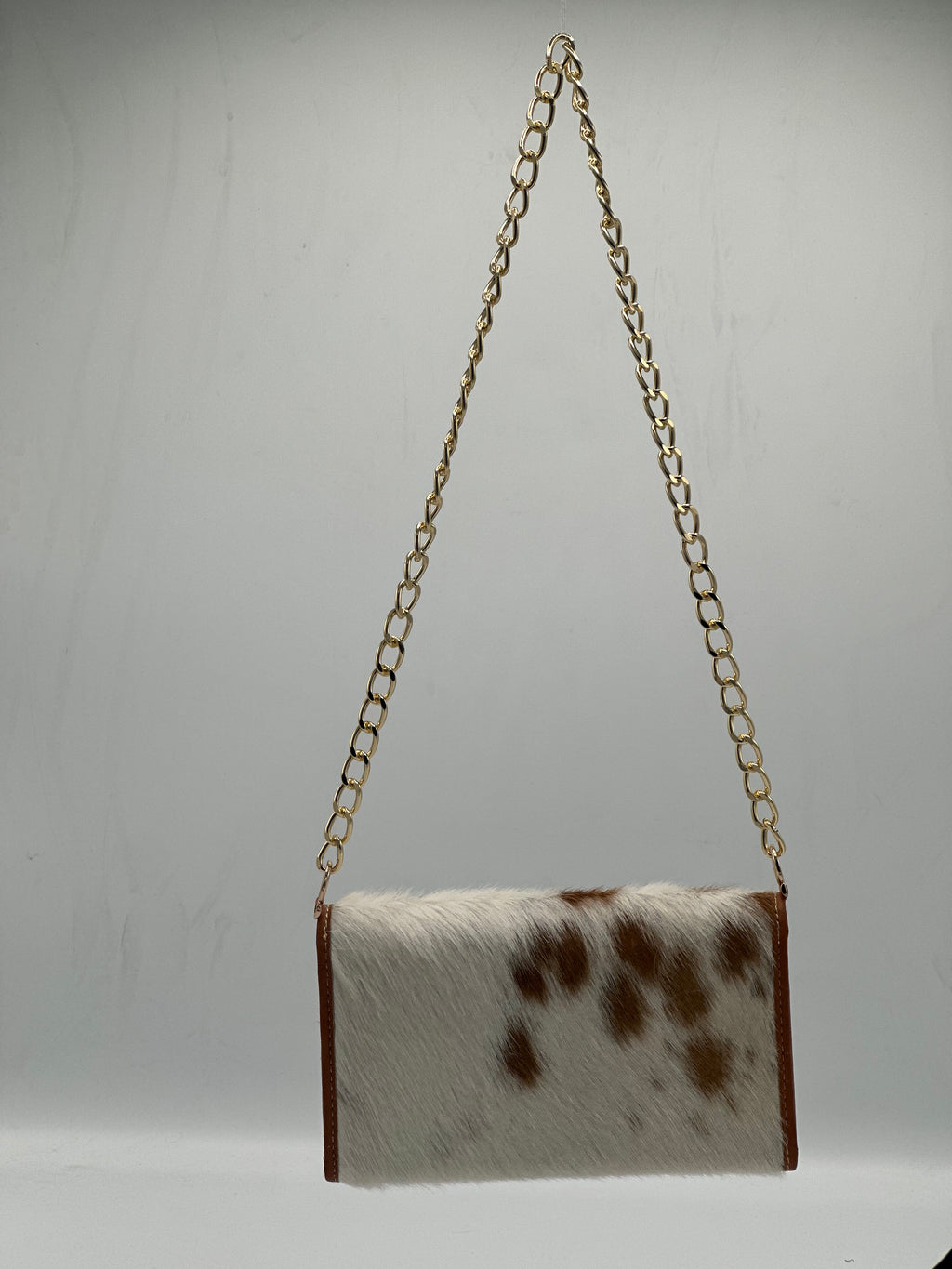 Brown hair on clutch