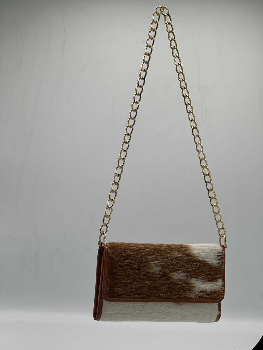 Brown hair on clutch