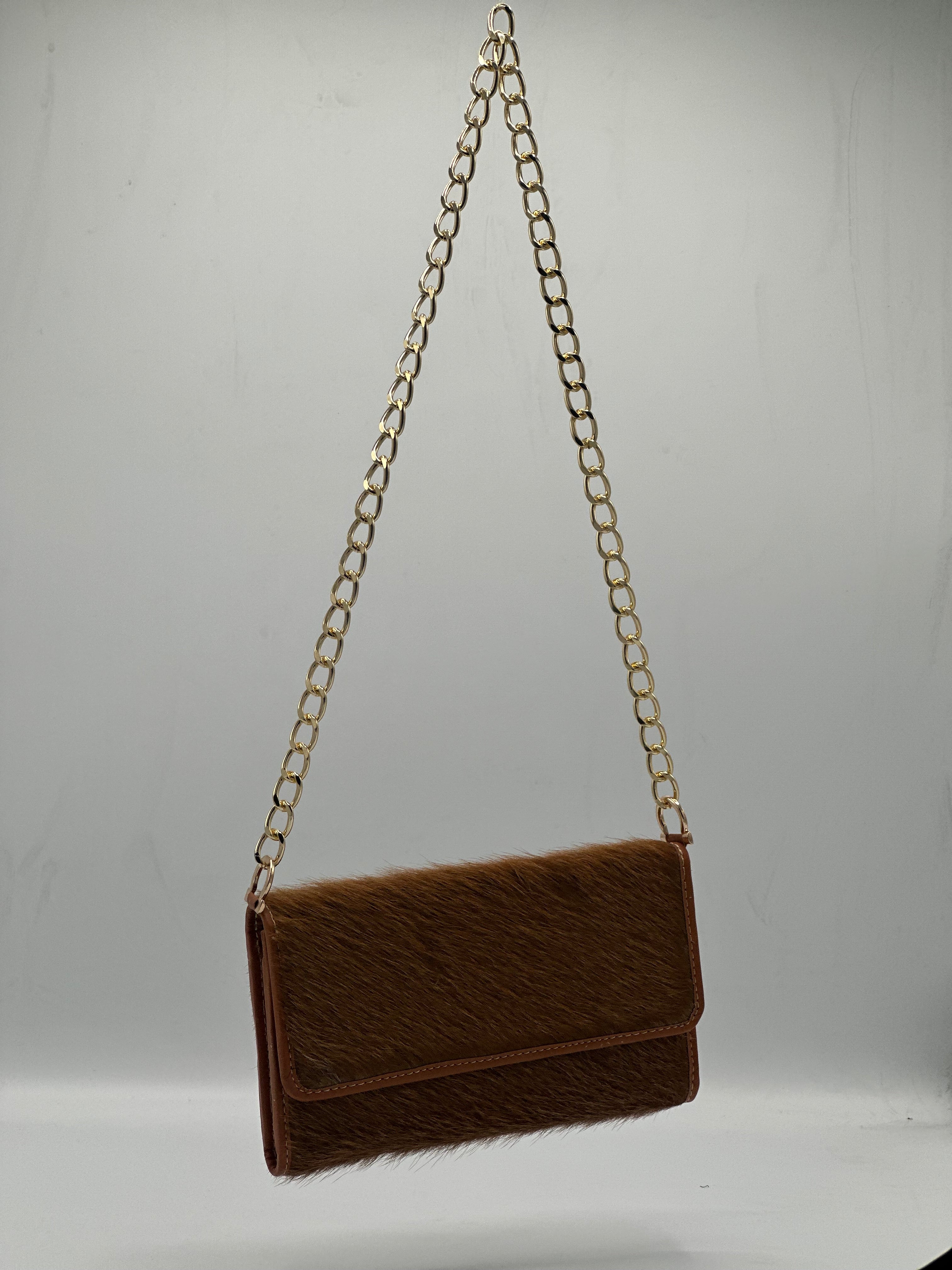 Brown hair on clutch