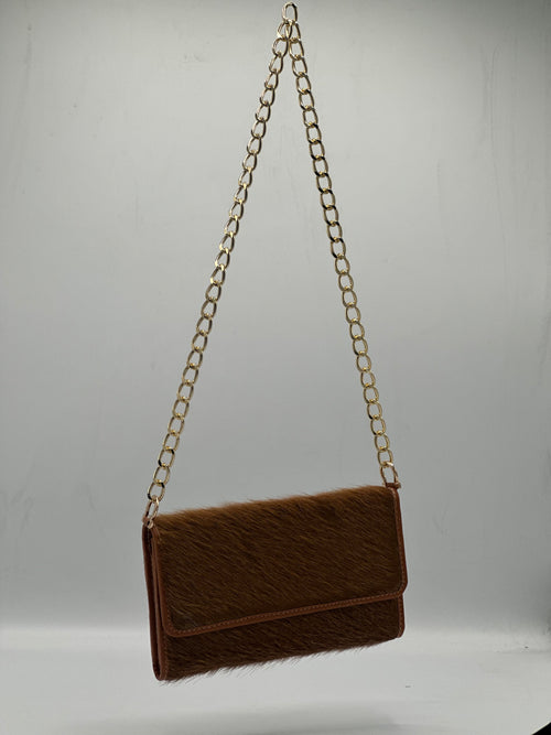 Brown hair on clutch