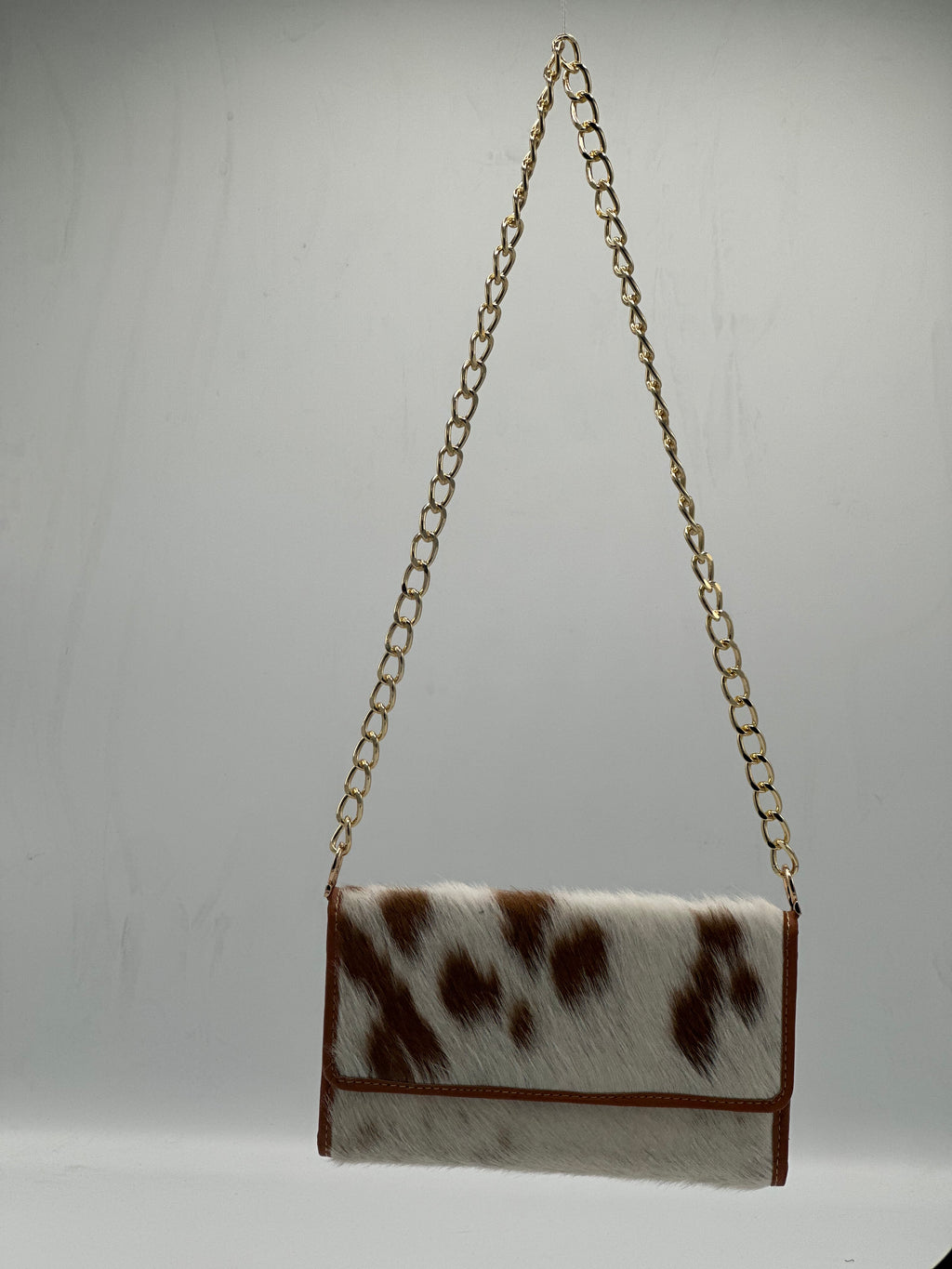 Brown hair on clutch